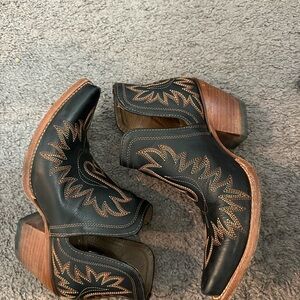 Ariat Black and Tan Western Ankle Boots